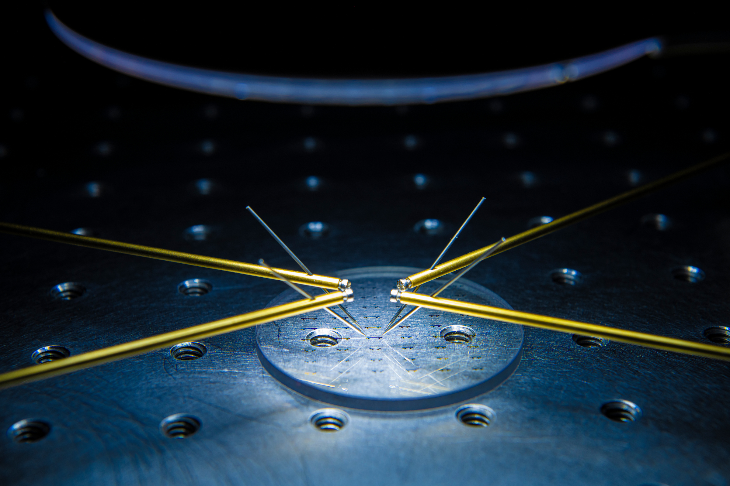 Using the three-omega method measuring the thermal properties of insulating materials irradiated with high energy ions.